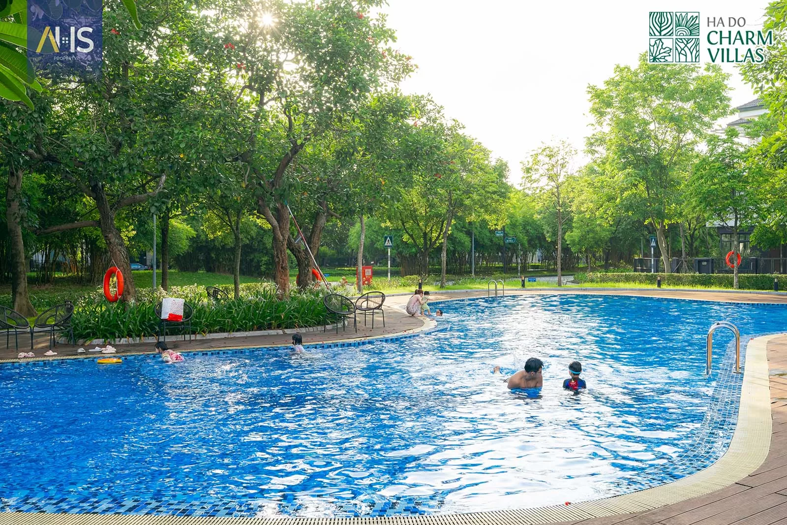 Bể bơi ngoài trời Hà Đô Charm Villas