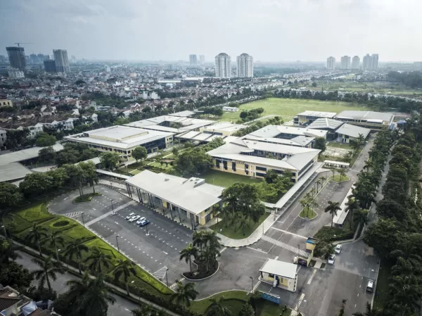 Toàn cảnh Trường UNIS Hà Nội đối diện khu C7 Ciputra, thuận tiện cho cư dân
