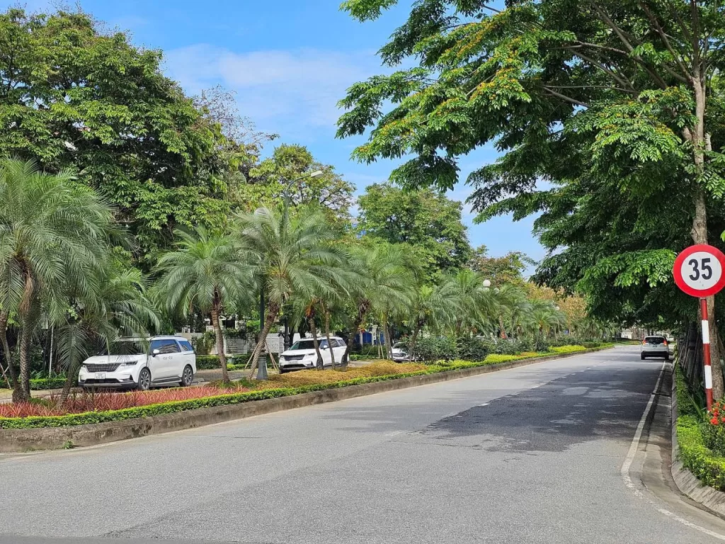 Bán biệt thự Ciputra khu T với vị trí dọc trục đường 30m